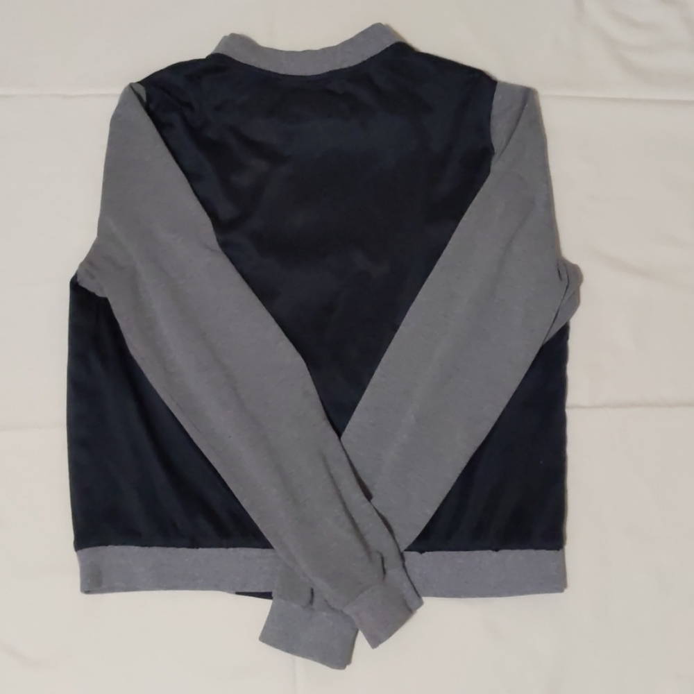 A jacket - Picture 3 of 4